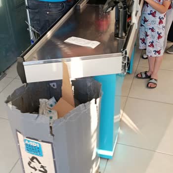 A101'de Ürünlerin Çöp Kutusu Üzerinde Teslim Edilmesi Ve Hijyen Sorunu