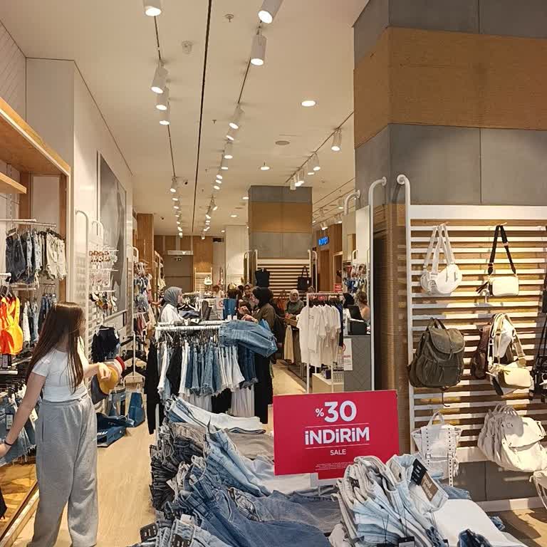 Mavi Mağazasında Yetersiz Kasa Ve Uzun Kuyruk Sorunu