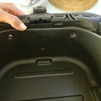 Luxell Servis Sonrası Hava Fritözümün Vidaları Eksik Ve Arızası Giderilmedi