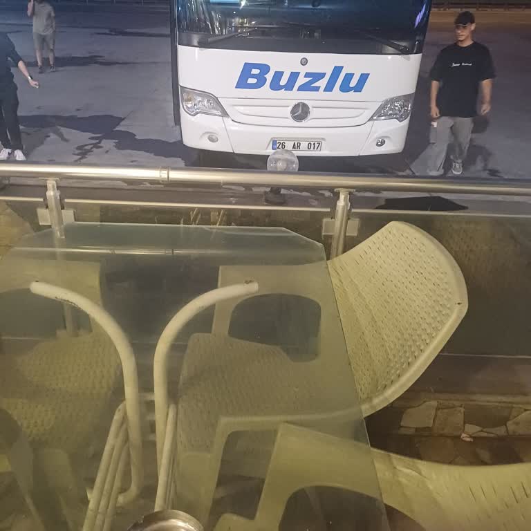 Otobüste Muavinin Uygunsuz Davranışları Yolcuları Rahatsız Etti