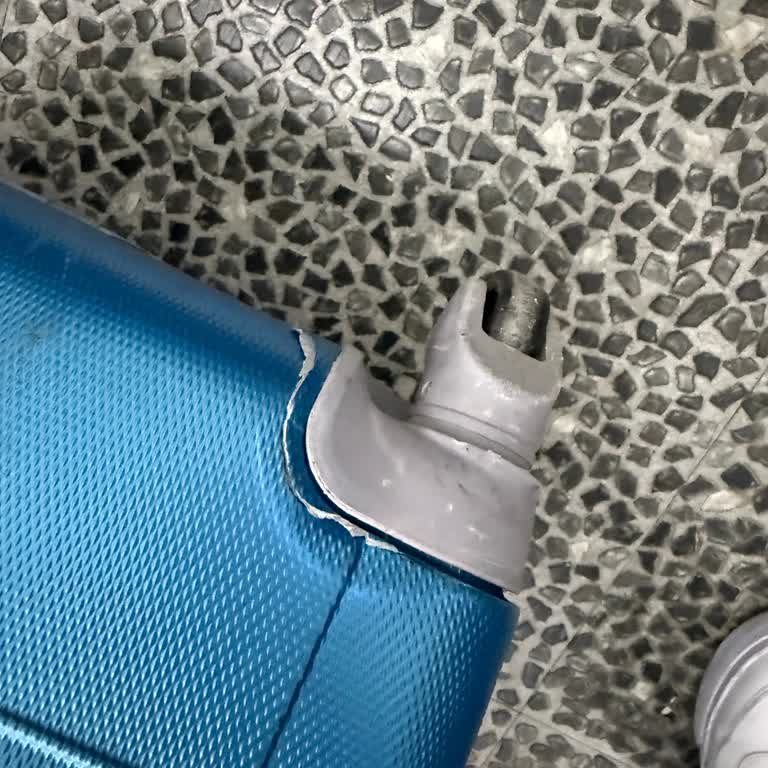 Bavulum Kırık Ve Hasarlı Teslim Edildi