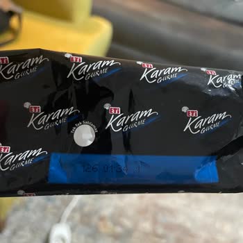 Karam Gurme Ürününde Köşesi Yenilmiş Gibi Çıkan Çikolata Şaşkınlığı