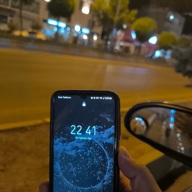 Otobüs Saatlerce Gecikti Ve Yetkililere Ulaşılamadı