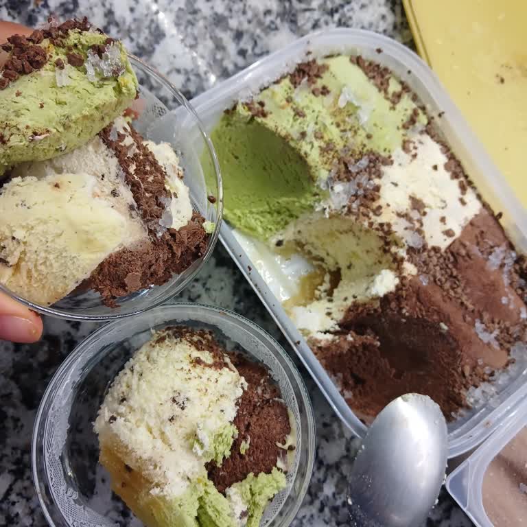 Dondurmanın Üstünde Ve Dibinde Buzlanma Sorunu, Fiyatına Değmiyor