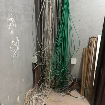 Türk Telekom Altyapı Sorunları Nedeniyle Bina Güvenliği Ve Estetiği Tehlikede