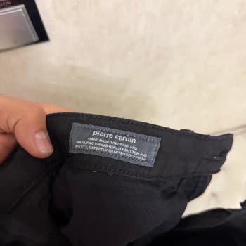 Pierre Cardin Pantolon İlk Kullanımda Yırtıldı, Kumaş Boya Kusuyor