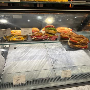 Simit Sarayı'nda Mantık Dışı Yüksek Fiyatlarla Karşılaşmak Can Sıkıcı