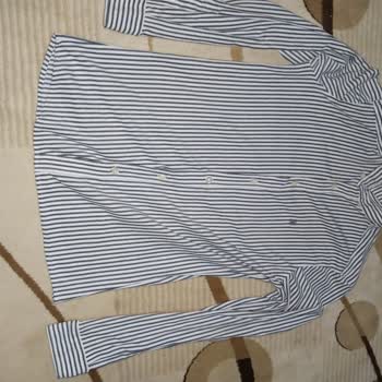 Mavi'den Alınan Gömlekte Kesim Sorunu Ve Pantolonlarda Yırtılma Problemi