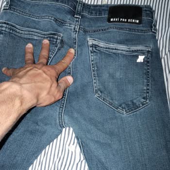 Mavi'den Alınan Gömlekte Kesim Sorunu Ve Pantolonlarda Yırtılma Problemi