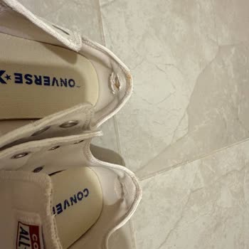 Converse Artık Kalitesiz: 1 Yılda Parçalanan Ayakkabı!