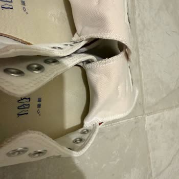 Converse Artık Kalitesiz: 1 Yılda Parçalanan Ayakkabı!