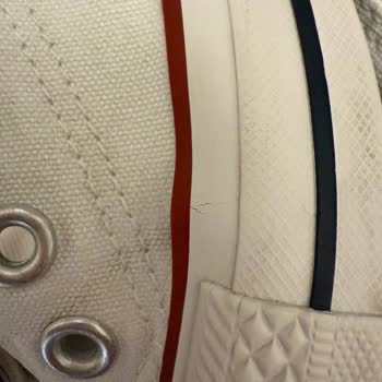 Converse Artık Kalitesiz: 1 Yılda Parçalanan Ayakkabı!