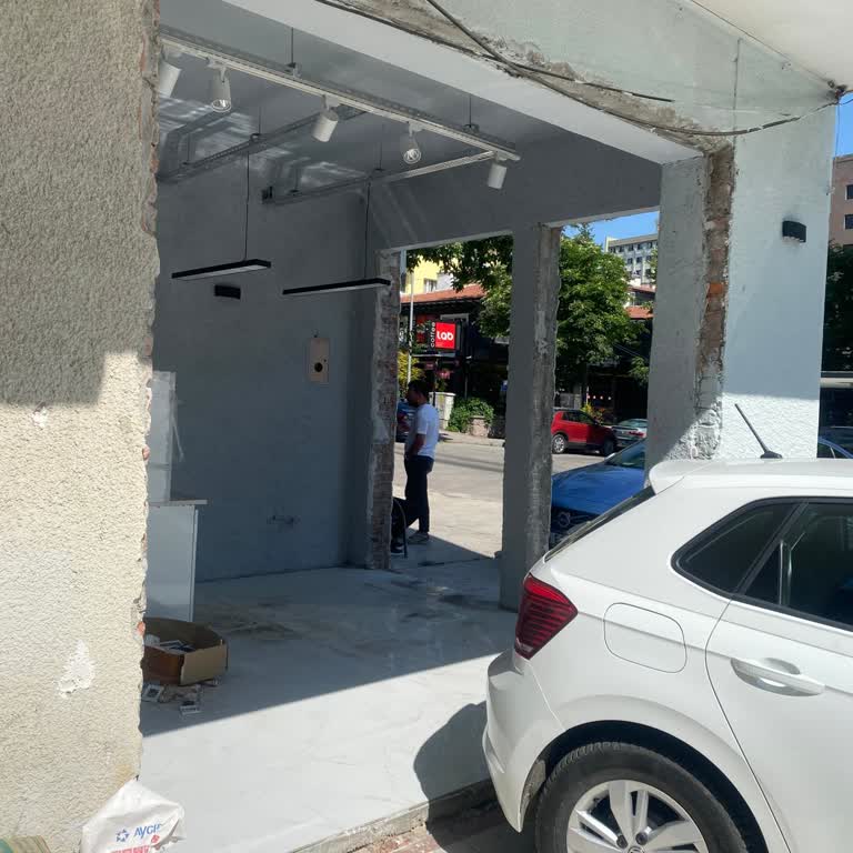 Parası Alınıp Cam Ve Çerçeve Takılmadı, İşletmem Mağdur Edildi