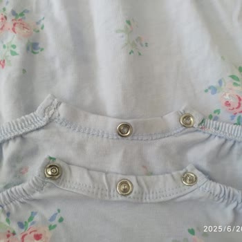 Bebek Kıyafetinde Güvenlik Sorunu: Çıtçıt Parçası Yerinden Çıktı, Toplatma Talebi