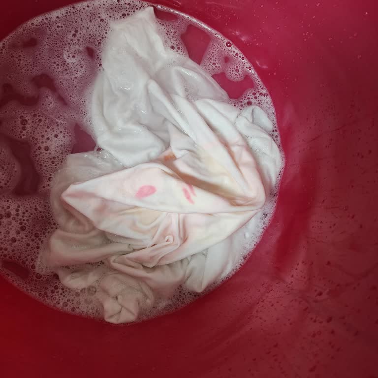 Domestos Kullanımı Sonrası Beyaz Tişörtümde Geri Dönüşü Olmayan Renk Bozulması