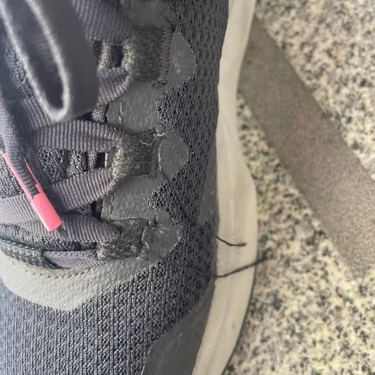 Columbia Ayakkabının Kısa Sürede Yıpranmasına Rağmen Değişim Yapılmadı