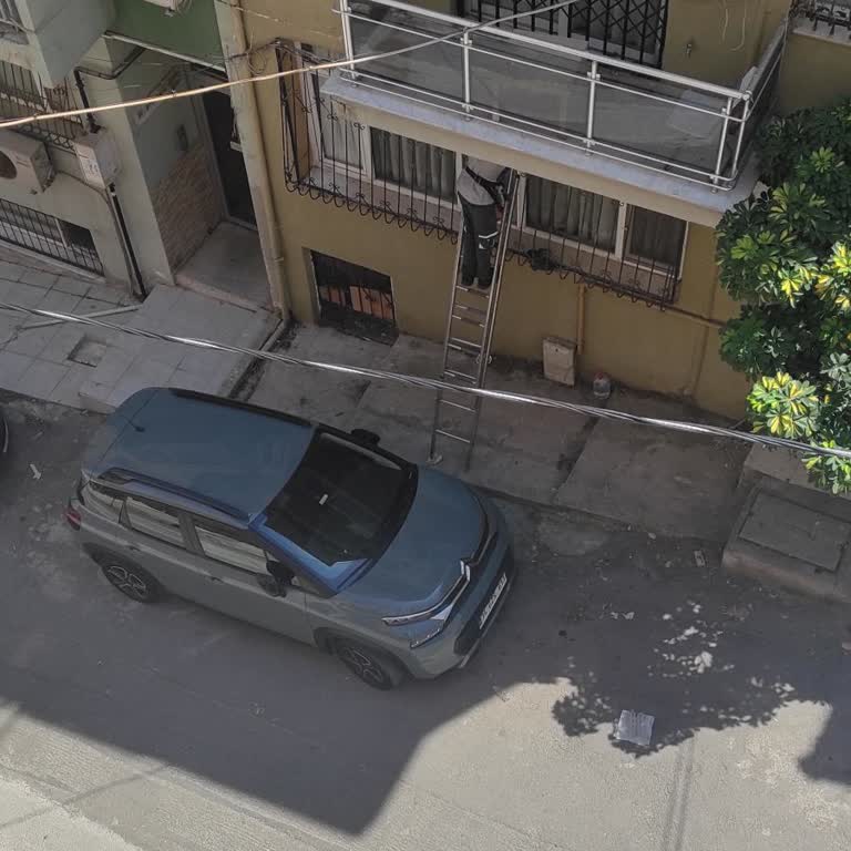 Türk Telekom Fiber Kabloları İzinsiz Ve Çirkin Şekilde Binalarımıza Döşeniyor