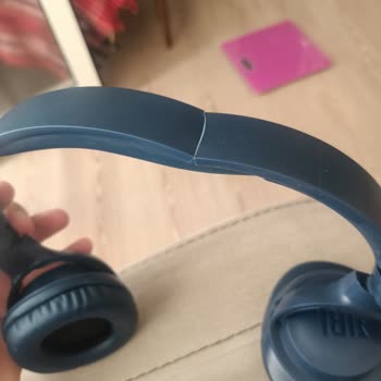 Kulaklıkta Sert Plastik Malzeme Kırıldı, Mağduriyet Yaşıyorum