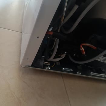 Altus Buzdolabı Defolu Çıktı Servis Ve Bayi Değişim Sorumluluğu Konusunda Anlaşamıyor