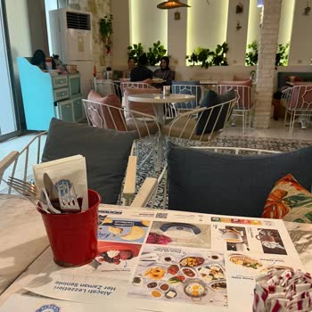 Alaçatı Muhallebicisi'nde İlgisiz Personel Ve Uzun Sipariş Bekleme Süresi