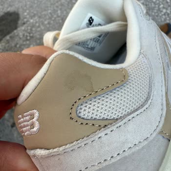 Sipariş Ettiğim Ayakkabı Orijinal Değil Ve Lekeli Geldi Satıcı İletişime Geçmiyor