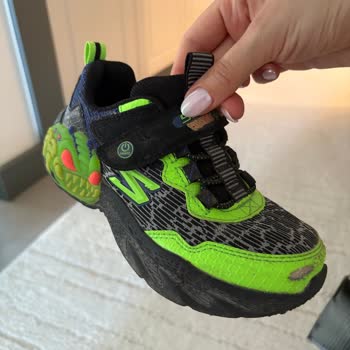 Kısa Sürede Yıpranan Ayakkabı Ve Olumsuz İnceleme Sonucu