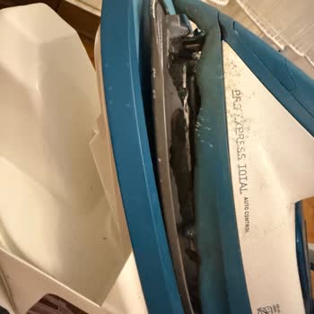 Tefal Servisi Ütü Yanmasına Kullanıcı Hatası Deyip İlgilenmedi