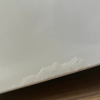 Yeni Alınan Derin Dondurucunun Boyası Hızla Kabardı, Görüntüsü Bozuldu