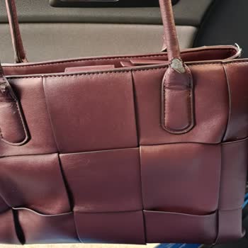 Nine West Tasche nach weniger als 1 Jahr beschädigt – keine Hilfe trotz kaum genutztem Zustand