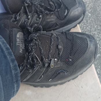 The North Face Schuhe nach 1 Jahr defekt – Obermaterial gerissen trotz „Premium“-Versprechen