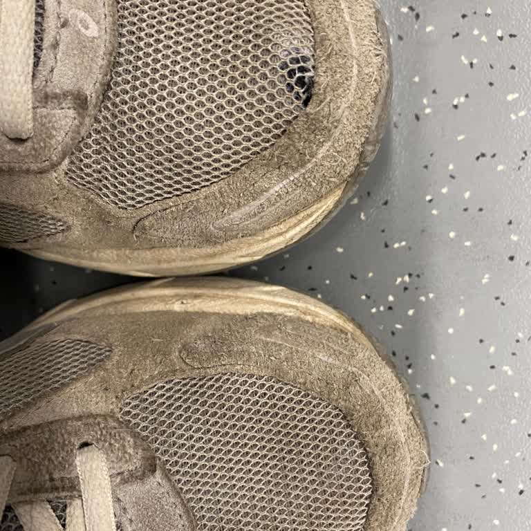 ASICS Gel-1130 nach 8 Monaten defekt – Risse trotz korrekter Nutzung, Reklamation abgelehnt