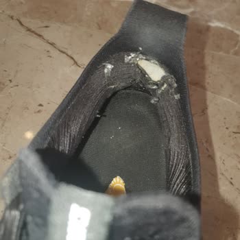 ASICS Gel-Nimbus 2S: Innenfutter löst sich trotz Sportsocken und geringer Nutzung