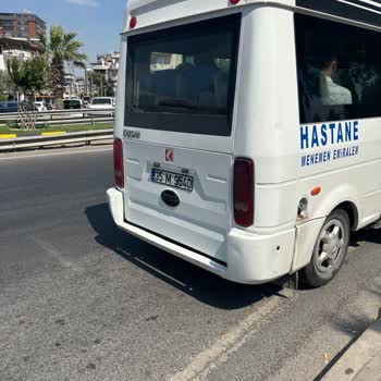 Dolmuş Sürücüsünün Kapıyı Kapatmadan Araç Kullanması Yolcuları Tehlikeye Attı