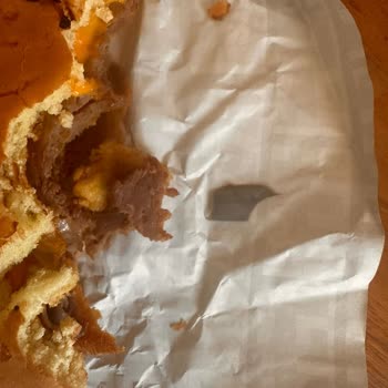 Hamburgerin İçinden Plastik Parça Çıktı, Kızımın Sağlığı Tehlikeye Girdi