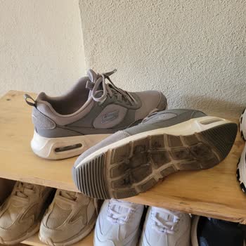 Skechers Skech-Air: Sohle bröckelt trotz seltener Nutzung – keine Hilfe von Händler & Marke