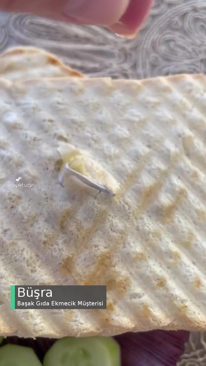 Ekmecik Tost Ekmeğinin İçinden Plastik Parça Çıktı videonun kapak resmi