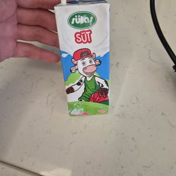 Aynı Pakette Bozuk Sütle Çocukların Sağlığı Riske Girdi