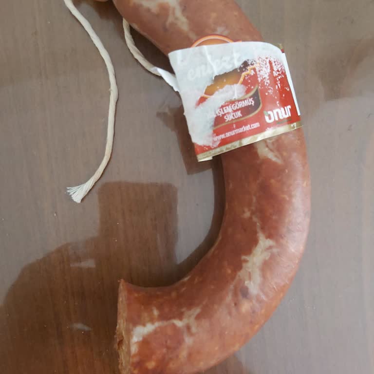 Onur Market'ten Alınan Sucuğun Kalitesizliği Ve Boykot Ürünleri Satışı Hakkında Şikayet