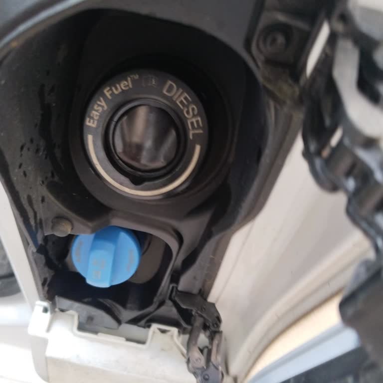 Benzin Aldıktan Sonra Araç Kapağım Kapatılmadı, Kimse İlgilenmedi