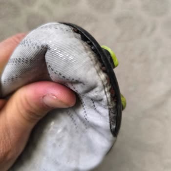 Nike Ayakkabıda Kısa Sürede Açılma Ve Yırtık, Olumsuz İnceleme Sonucu