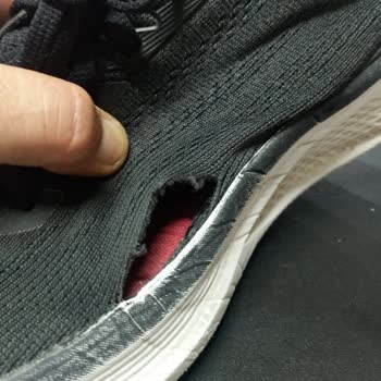 Ünlü Markadan Hayal Kırıklığı: 45 Günde Yıpranan Ayakkabıya Sahip Çıkılmadı