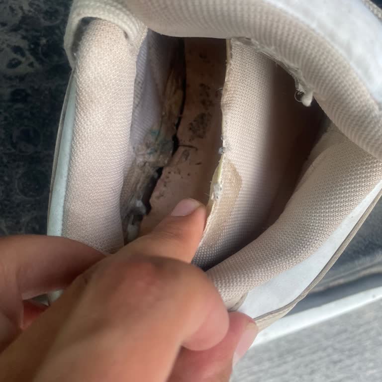 Aldığım Ayakkabının Sol Alt Kısmı Kısa Sürede Çatladı