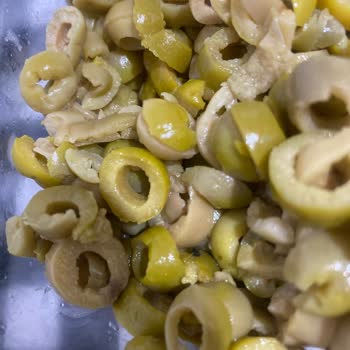 Çürümüş Ve Böceklenmiş Zeytinler Şok Etti