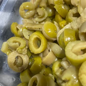 Çürümüş Ve Böceklenmiş Zeytinler Şok Etti