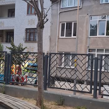 Parkın Temizliği Ve Ağaç Taleplerimiz Yanıtsız Kalıyor