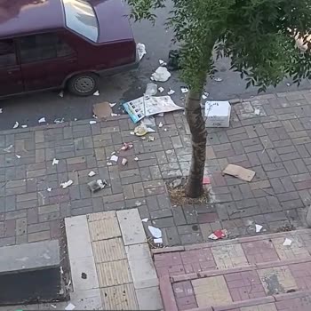 Onikişubat Belediyesi Pislikten Dolayı Balkonda Oturamıyorum