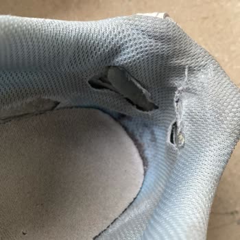 Metro Market'ten Satın Alınan New Balance Ayakkabının 2 Ayda Yırtılması Ve İmitasyon Ürün Satışı Mağduriyeti