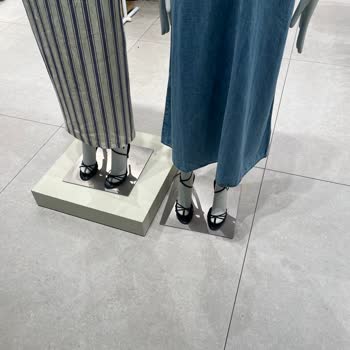 Stokta Olan Ayakkabıyı Manken Üzerinde Olduğu İçin Satmadılar