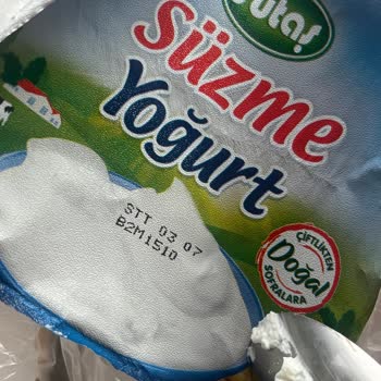 Kapalı Ve Son Kullanım Tarihi Geçmemiş Yoğurt Küflü Çıktı