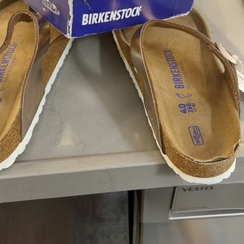 Defolu Ve Eksik Yapıştırılmış Terlikler Yırtık Paketle Gönderildi, İade Talebim Var